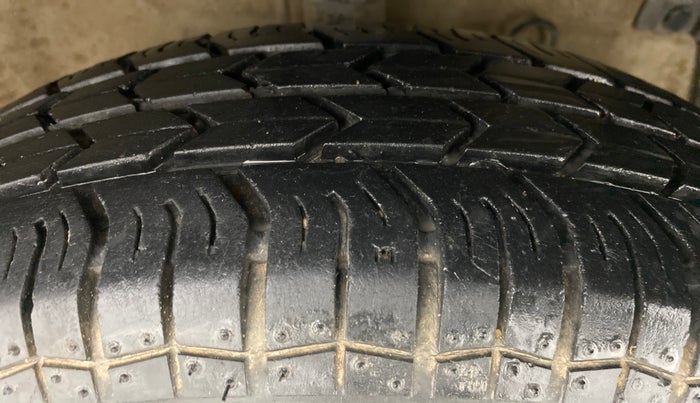 2014 Maruti Swift VXI D, Petrol, Manual, 57,946 km, Right Front Tyre Tread