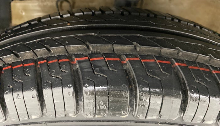 2014 Maruti Swift VXI D, Petrol, Manual, 57,946 km, Left Front Tyre Tread