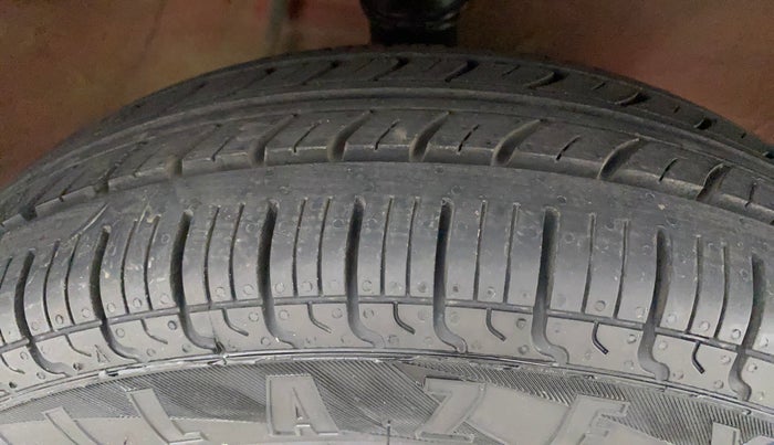 2014 Maruti Alto 800 LXI, Petrol, Manual, 51,833 km, Right Front Tyre Tread