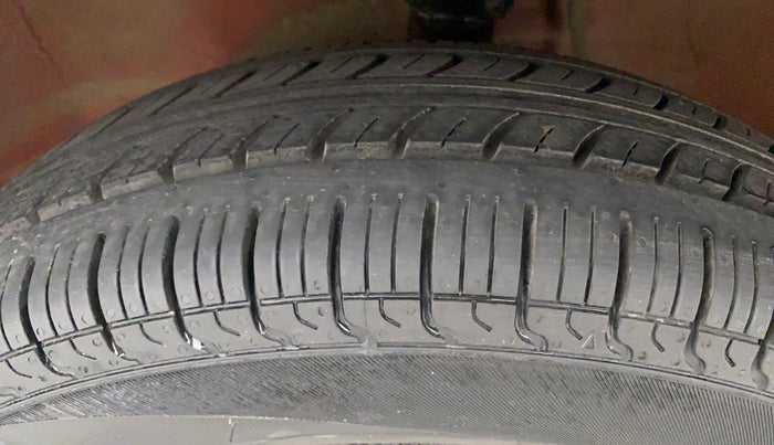 2014 Maruti Alto 800 LXI, Petrol, Manual, 51,833 km, Left Front Tyre Tread