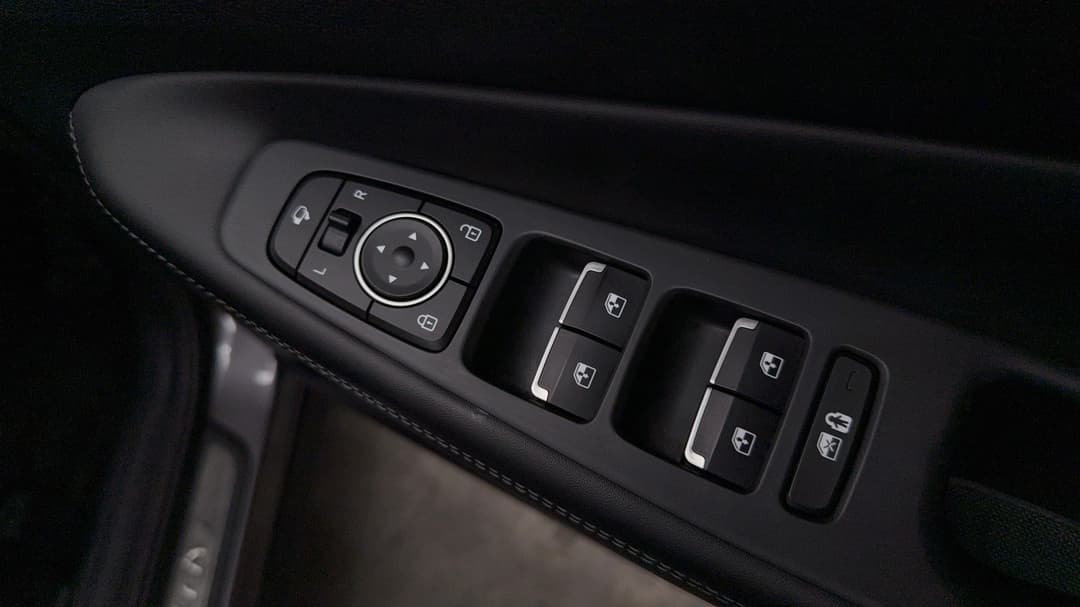 2022 Hyundai Santa Fe Elite Hev (7 Seat), Automatic, 104285 km, Drivers Side Door Panel Controls