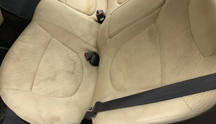 2013 Hyundai Verna FLUIDIC 1.6 EX VTVT, Petrol, Manual, 79,909 km, Second-row left seat - Cover slightly stained