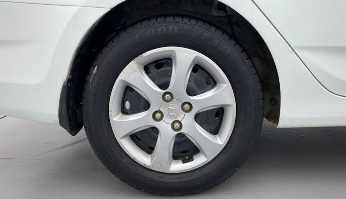 2013 Hyundai Verna FLUIDIC 1.6 EX VTVT, Petrol, Manual, 79,909 km, Right Rear Wheel