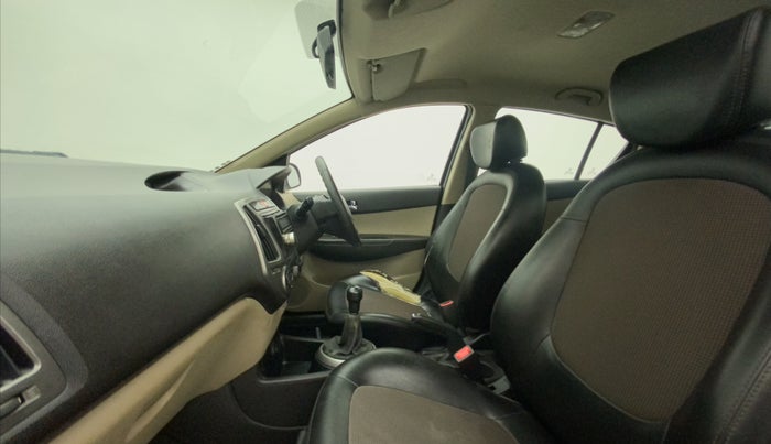 2013 Hyundai i20 MAGNA 1.2, Petrol, Manual, 68,684 km, Right Side Front Door Cabin