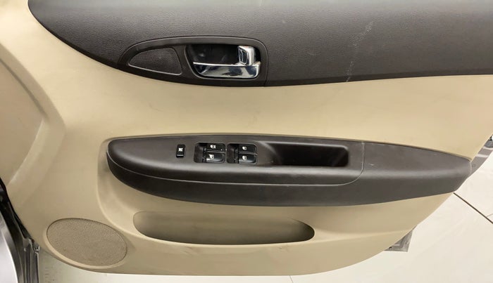 2013 Hyundai i20 MAGNA 1.2, Petrol, Manual, 68,684 km, Driver Side Door Panels Control