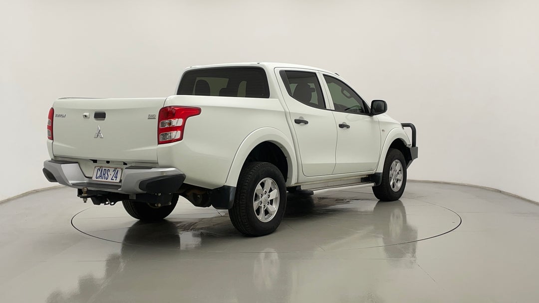 Right Back Diagonal (45- Degree) View