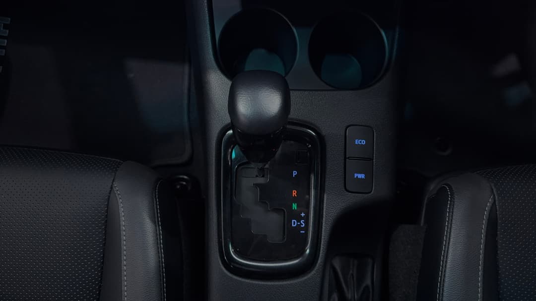 2023 Toyota Hilux Rogue (4x4), Automatic, 36608 km, Gear Lever 