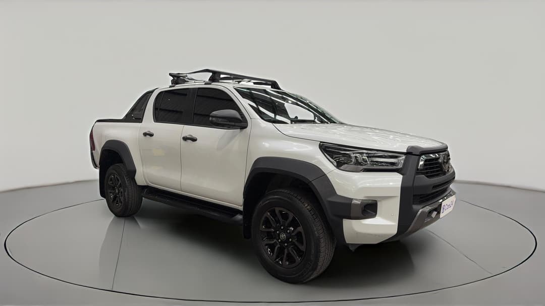 2023 Toyota Hilux Rogue (4x4), Automatic, 36608 km, Right Front Diagonal (45- Degree) View