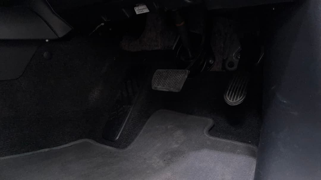 2023 Toyota Hilux Rogue (4x4), Automatic, 36608 km, Pedals and Footmat