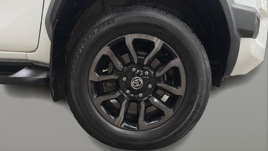 2023 Toyota Hilux Rogue (4x4), Automatic, 36608 km, Right Front Wheel