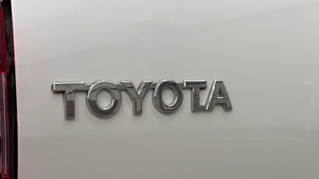 2023 Toyota Hilux Rogue (4x4), Automatic, 36608 km, Badge (Boot Left Side)
