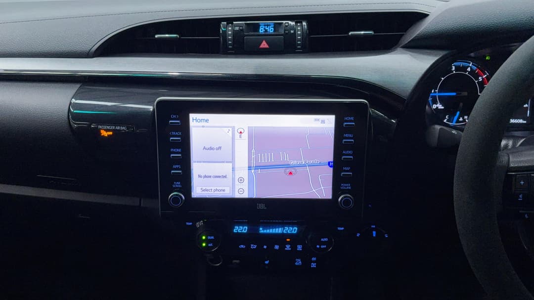 2023 Toyota Hilux Rogue (4x4), Automatic, 36608 km, Center Console