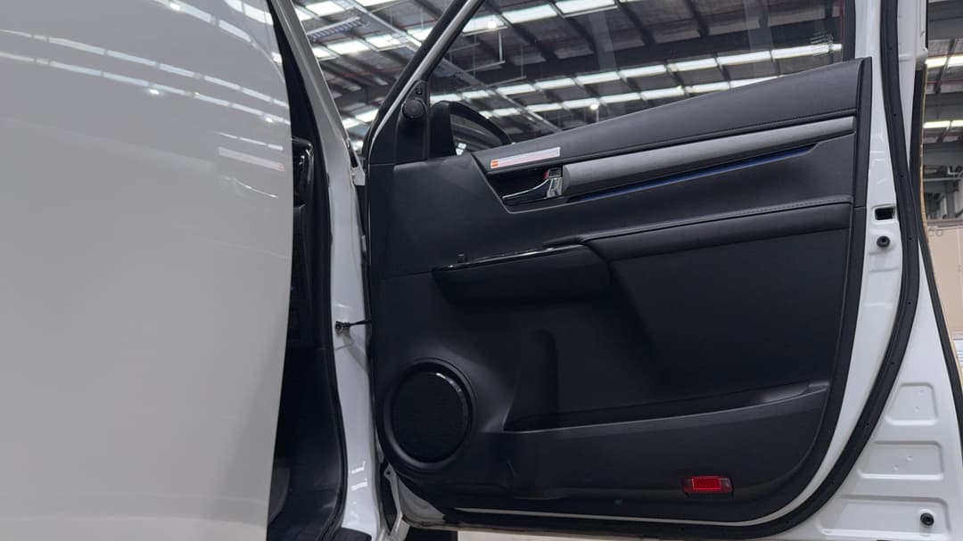 2023 Toyota Hilux Rogue (4x4), Automatic, 36608 km, Speaker View