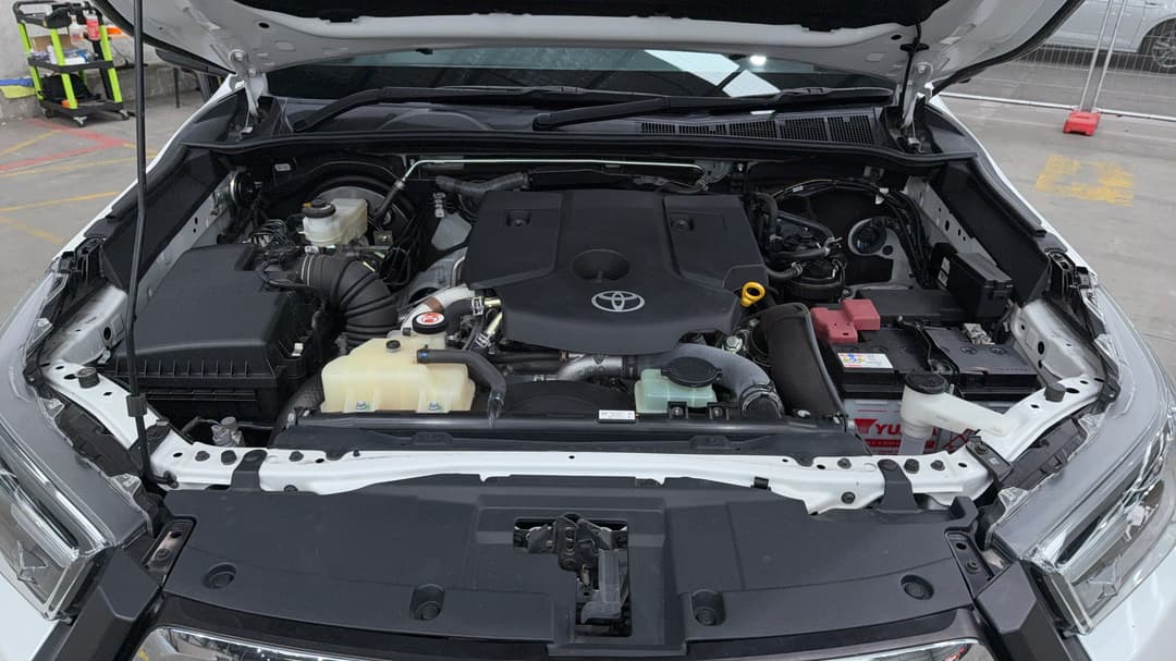2023 Toyota Hilux Rogue (4x4), Automatic, 36608 km, Open Bonnet (Engine)