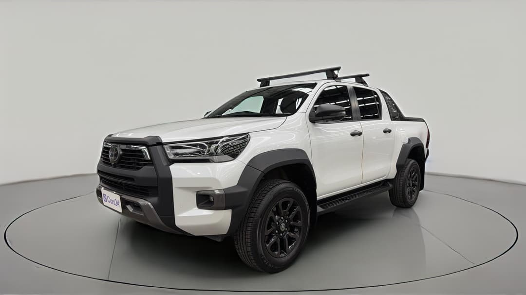 2023 Toyota Hilux Rogue (4x4), Automatic, 36608 km, Left Front Diagonal (45- Degree) View
