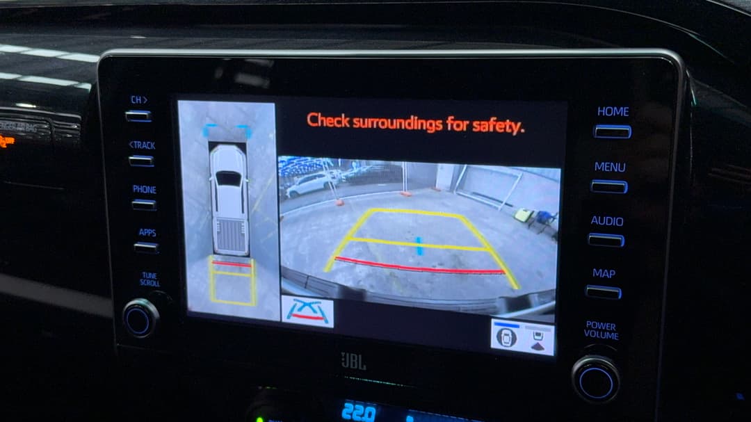 2023 Toyota Hilux Rogue (4x4), Automatic, 36608 km, Parking Camera