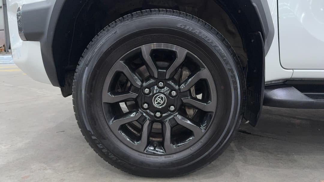 2023 Toyota Hilux Rogue (4x4), Automatic, 36608 km, Left Front Wheel