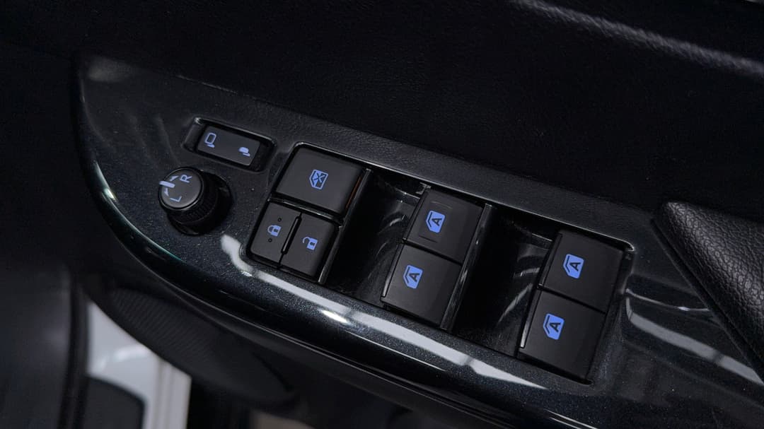 2023 Toyota Hilux Rogue (4x4), Automatic, 36608 km, Drivers Side Door Panel Controls