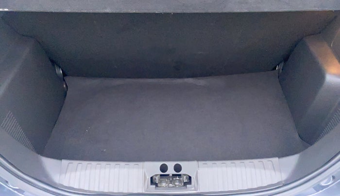 2017 Ford New Figo 1.2 TREND, Petrol, Manual, 27,874 km, Boot inside view