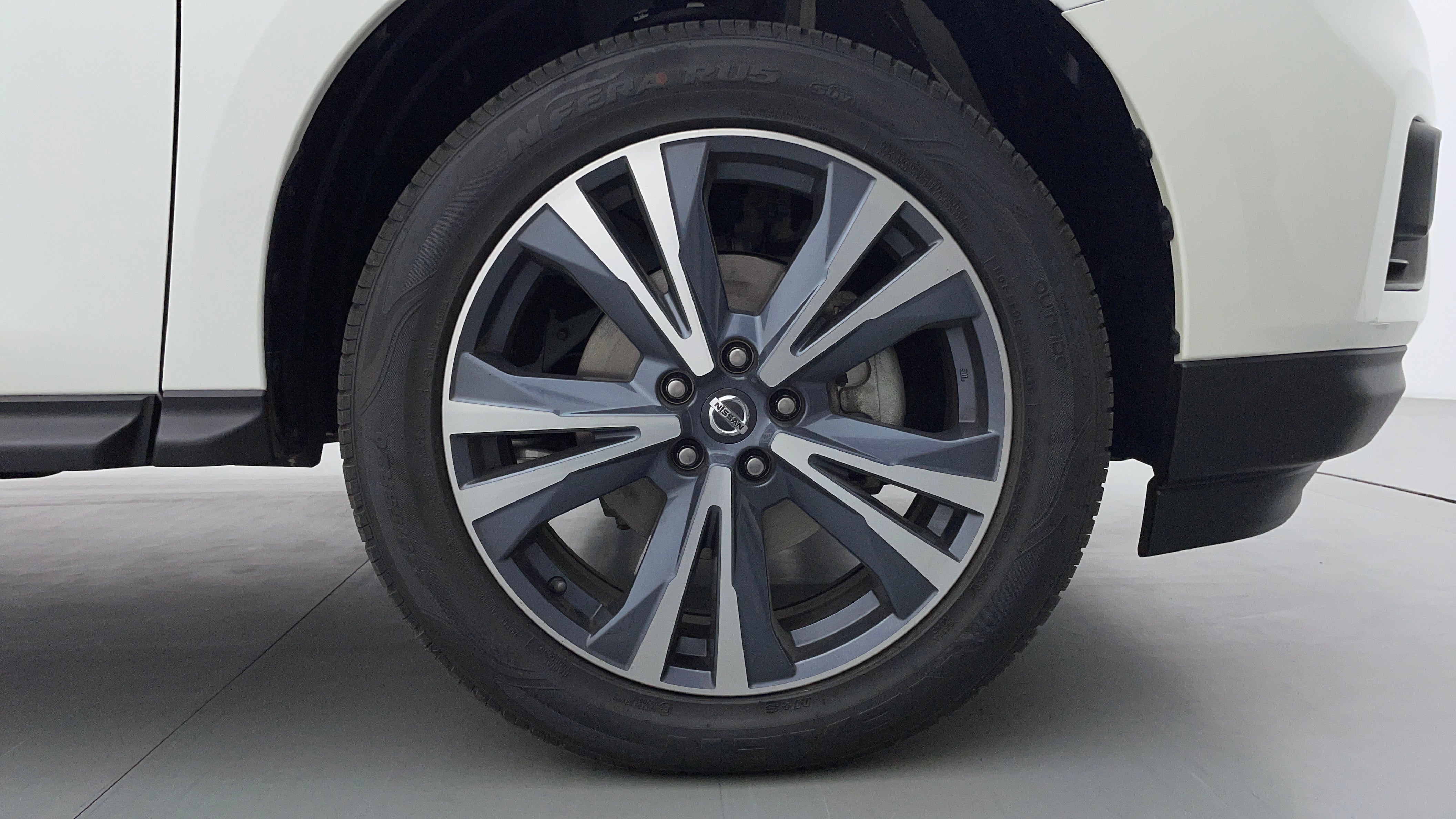 Nissan Pathfinder-Right Front Tyre