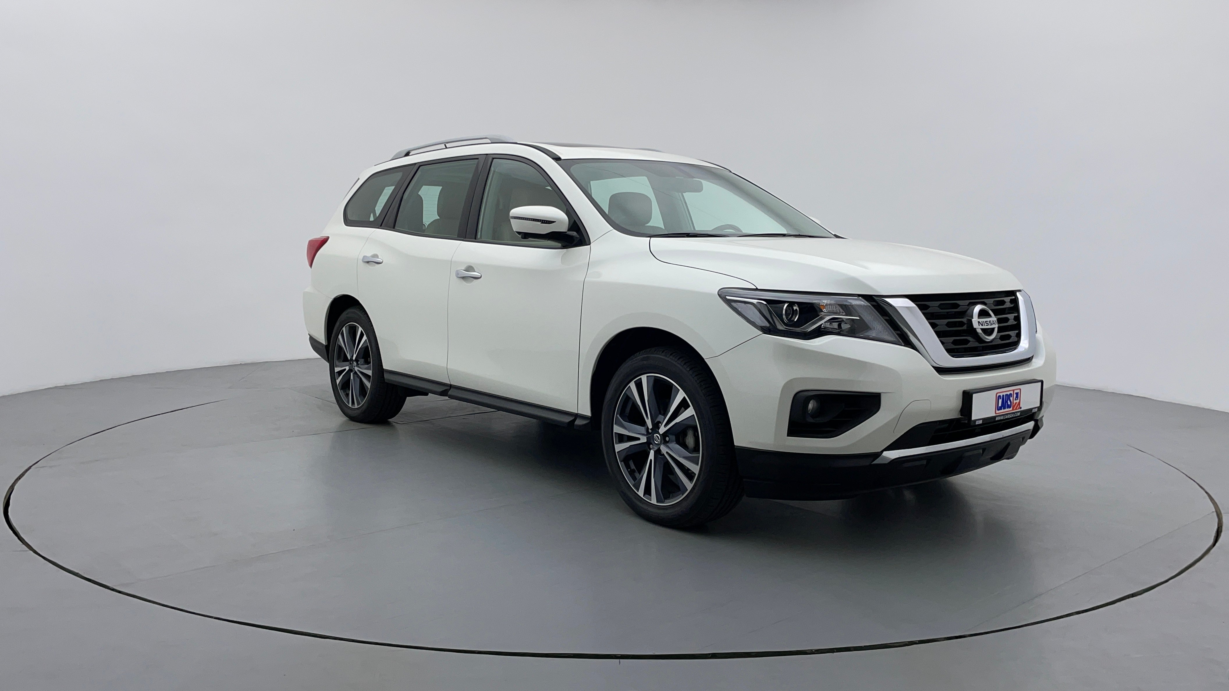Nissan Pathfinder-Right Front Diagonal (45- Degree) View