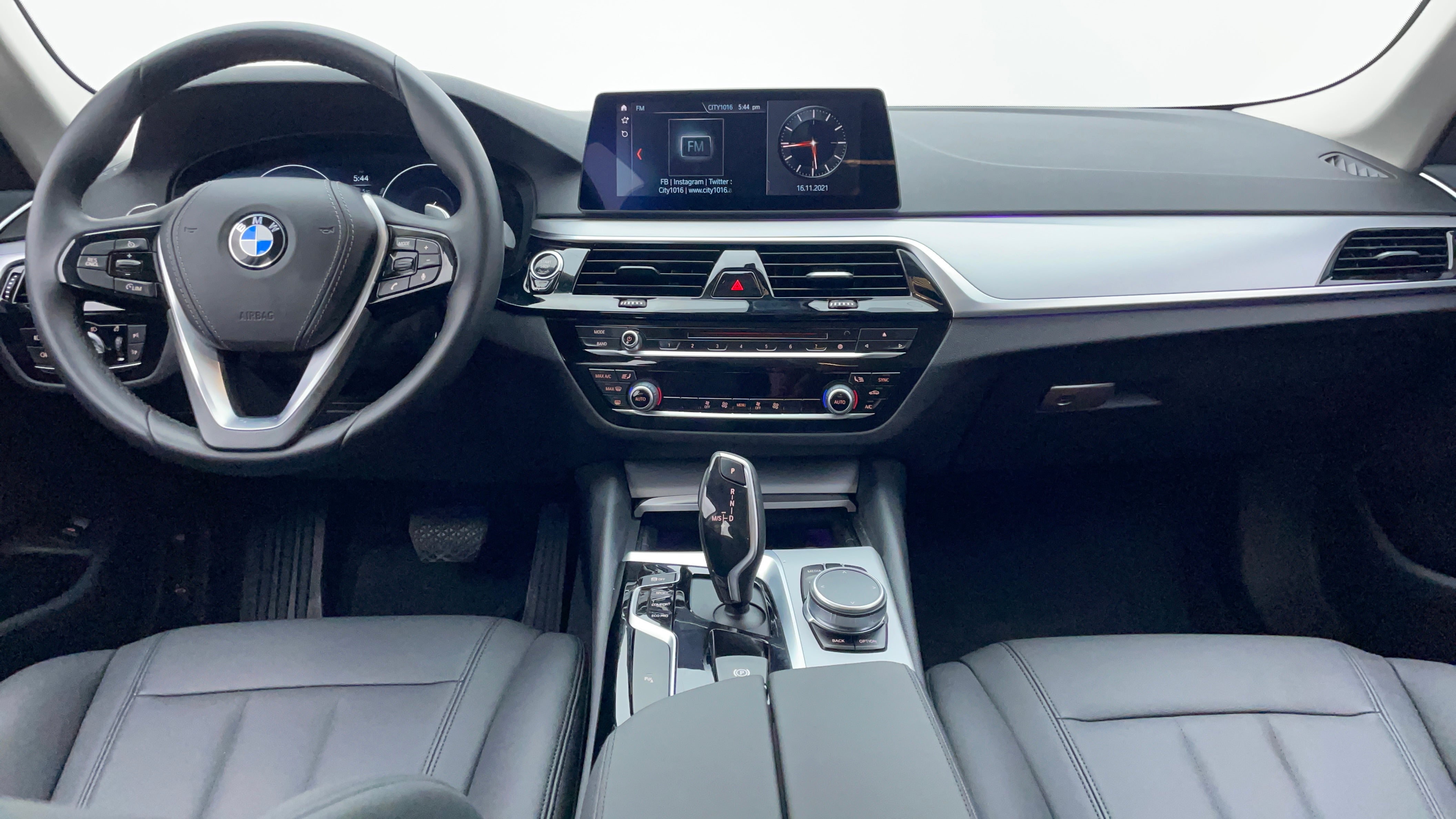 BMW 5 Series-Dashboard View