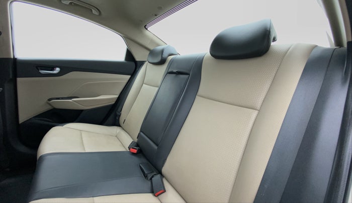 2018 Hyundai Verna 1.6 SX (O) CRDI MT, Diesel, Manual, 49,259 km, Right Side Door Cabin View