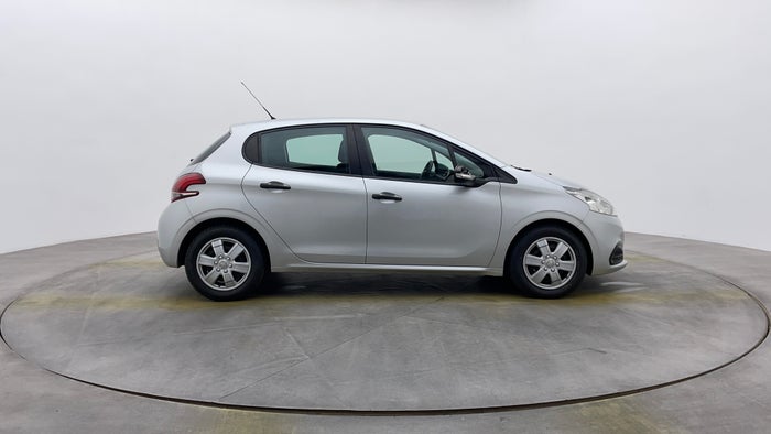 Peugeot 208-Right Side View