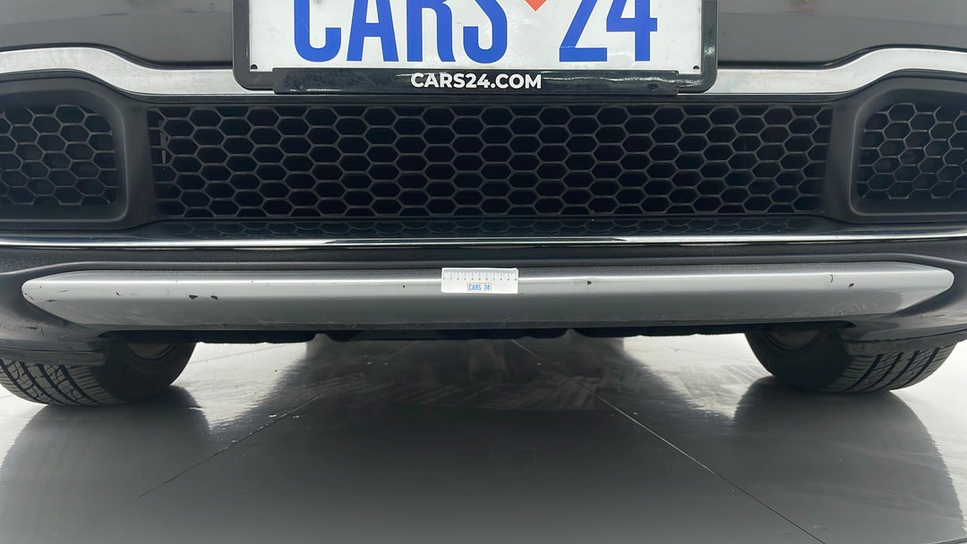 2015 Jeep Cherokee Limited (4x4), Automatic, 124418 km, Bumper Front Chip