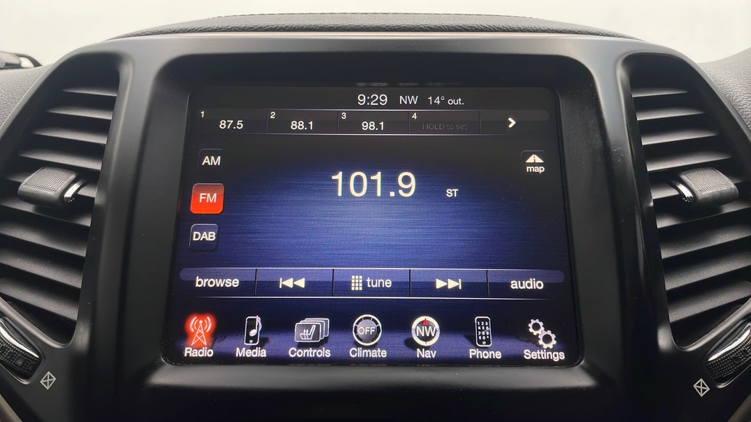 2015 Jeep Cherokee Limited (4x4), Automatic, 124418 km, Infotainment System