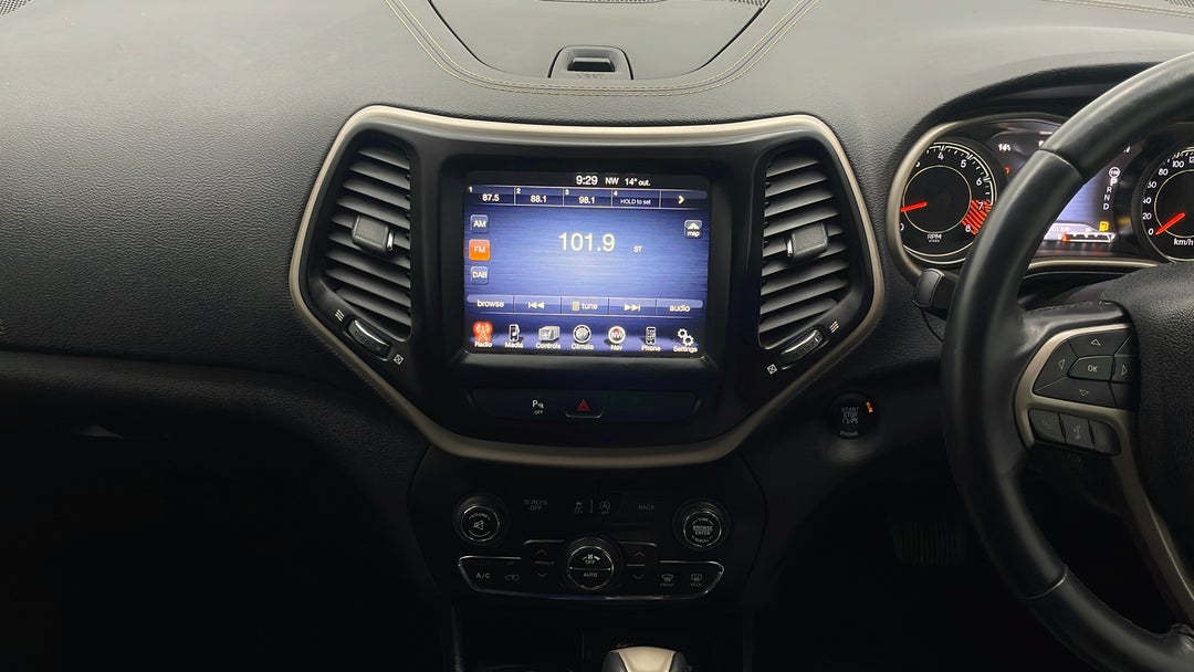 2015 Jeep Cherokee Limited (4x4), Automatic, 124418 km, Center Console