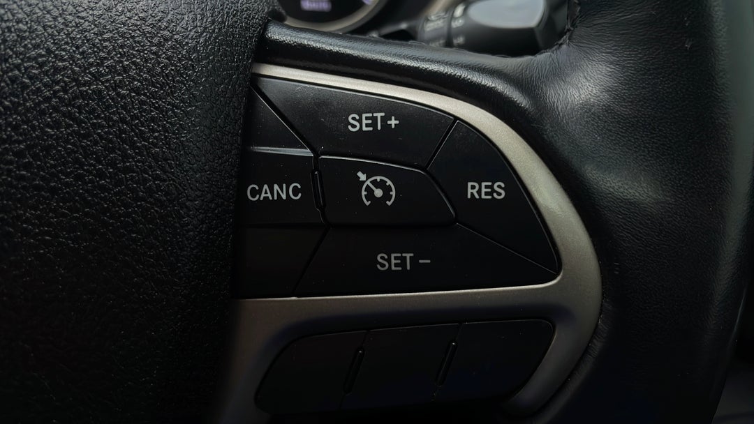 2015 Jeep Cherokee Limited (4x4), Automatic, 124418 km, Cruise Control