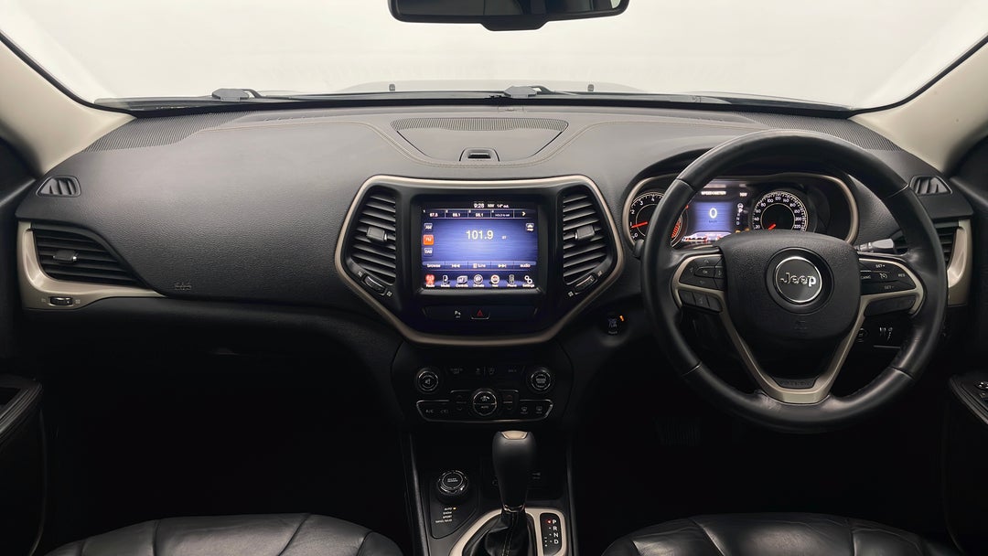 2015 Jeep Cherokee Limited (4x4), Automatic, 124418 km, Dashboard View