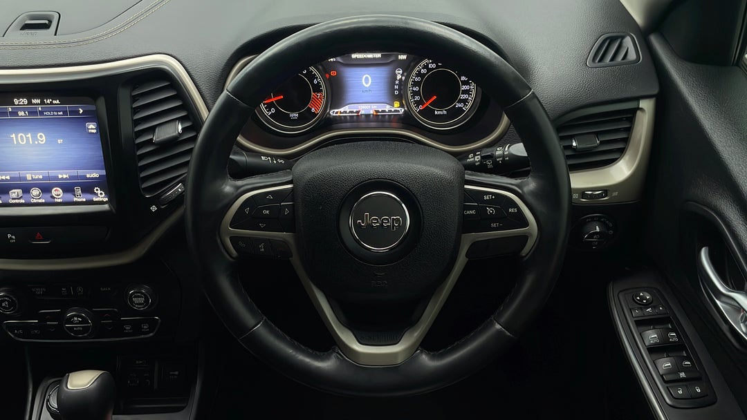 2015 Jeep Cherokee Limited (4x4), Automatic, 124418 km, Steering Wheel Close-up