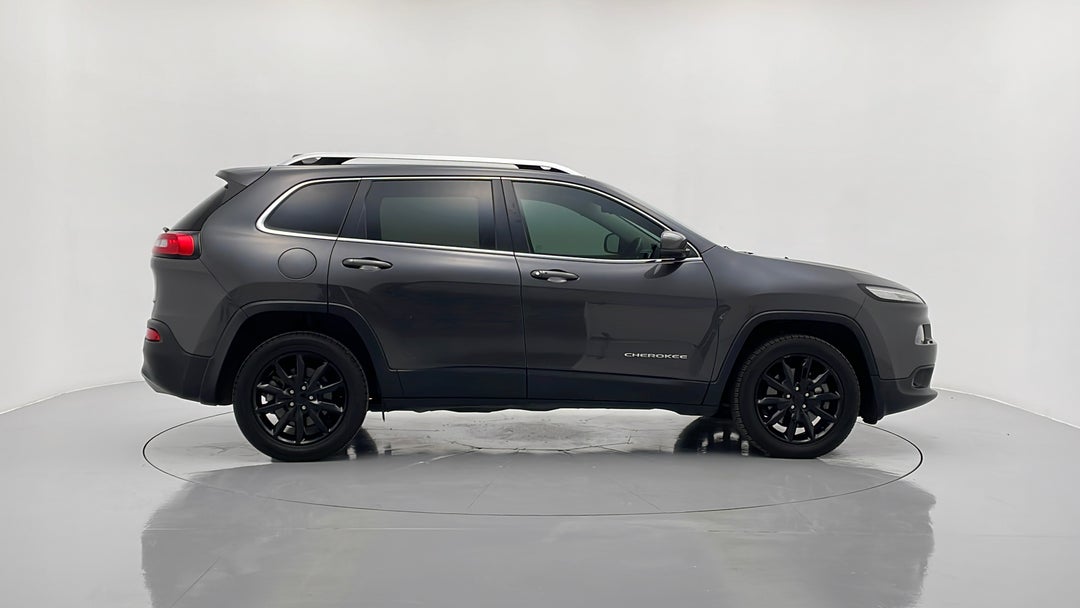 2015 Jeep Cherokee Limited (4x4), Automatic, 124418 km, Right Side View