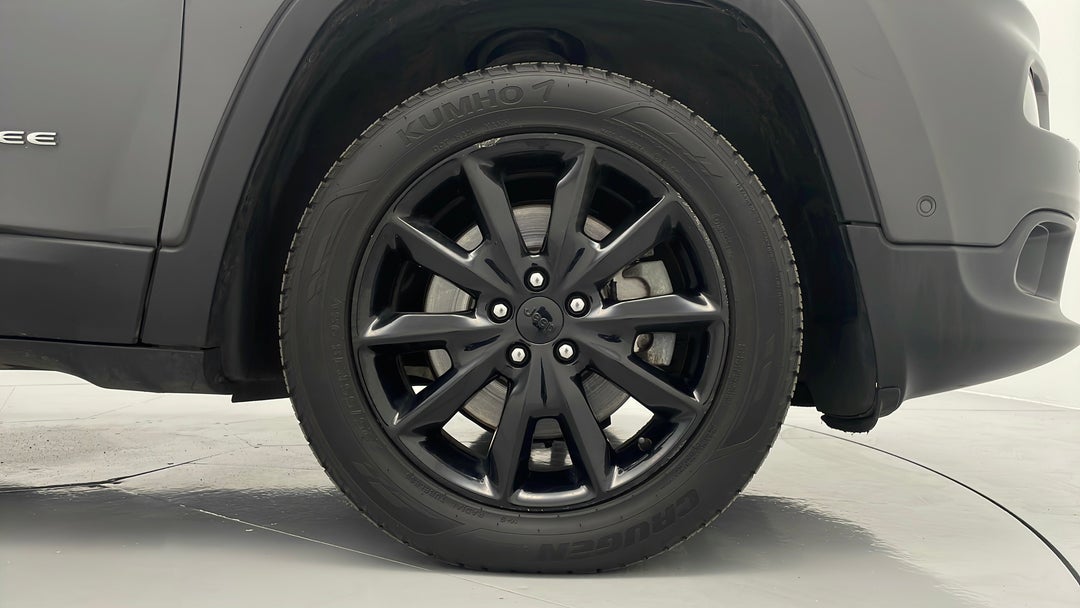 2015 Jeep Cherokee Limited (4x4), Automatic, 124418 km, Right Front Wheel