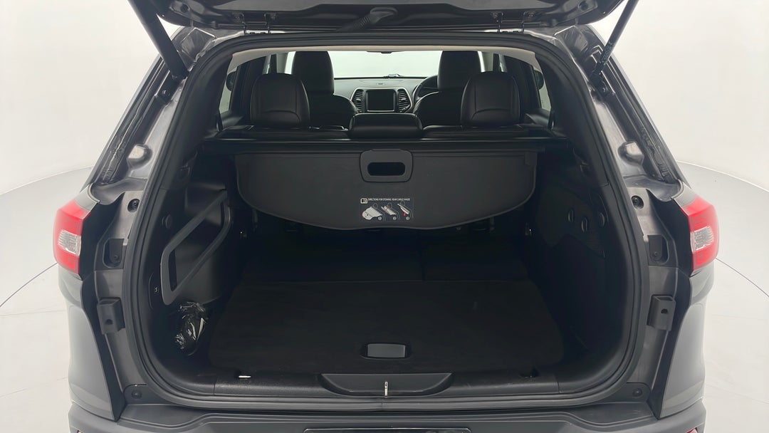 2015 Jeep Cherokee Limited (4x4), Automatic, 124418 km, Boot Inside View