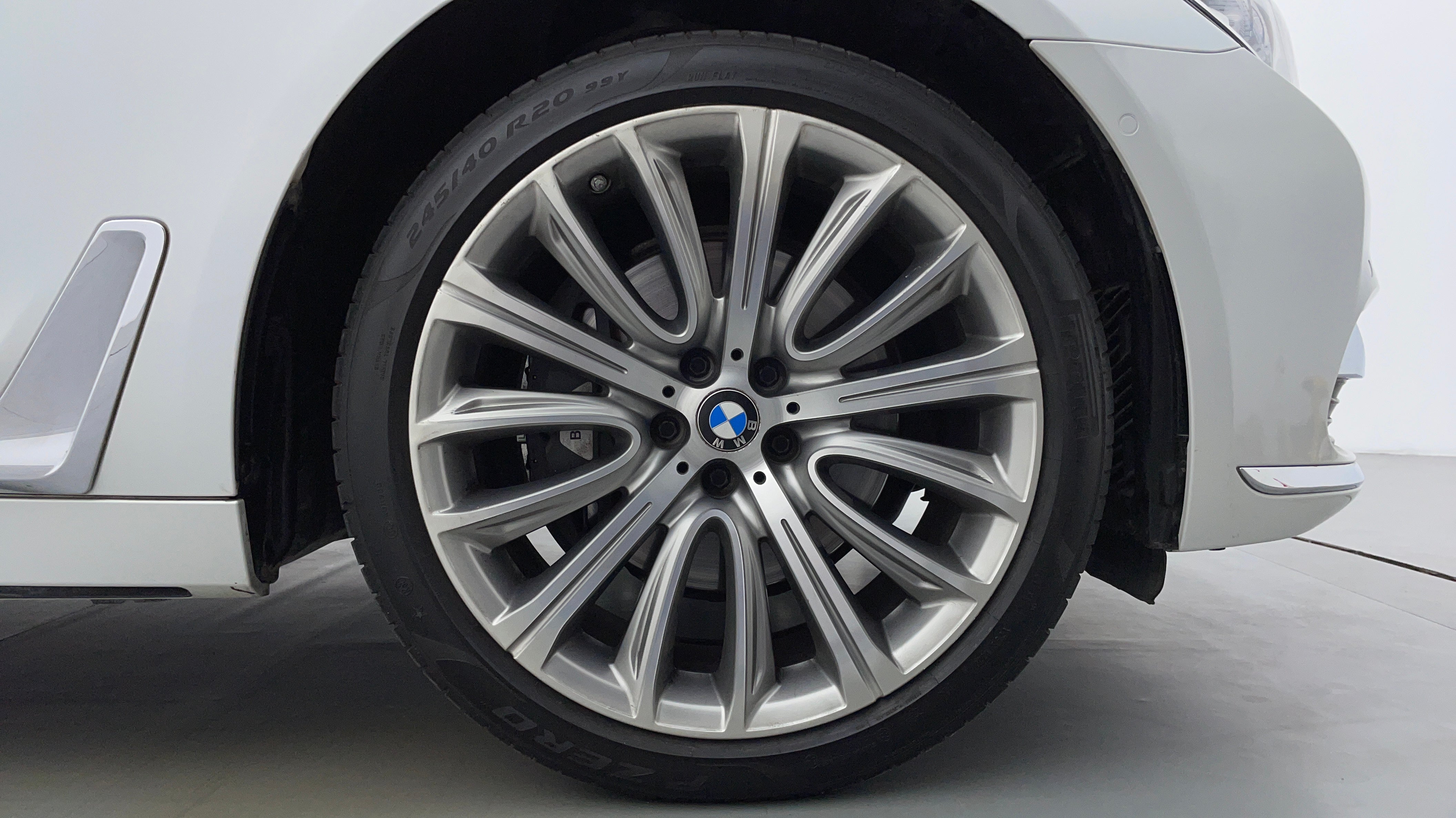 BMW 7 Series-Right Front Tyre