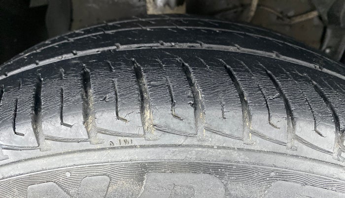 2016 Maruti Vitara Brezza VDI, Diesel, Manual, 62,392 km, Right Front Tyre Tread