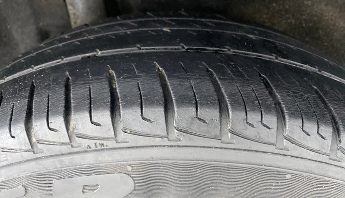 2016 Maruti Vitara Brezza VDI, Diesel, Manual, 62,392 km, Right Rear Tyre Tread