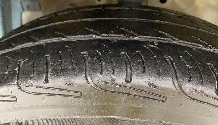 2013 Maruti Swift VDI, Diesel, Manual, 73,858 km, Left Front Tyre Tread