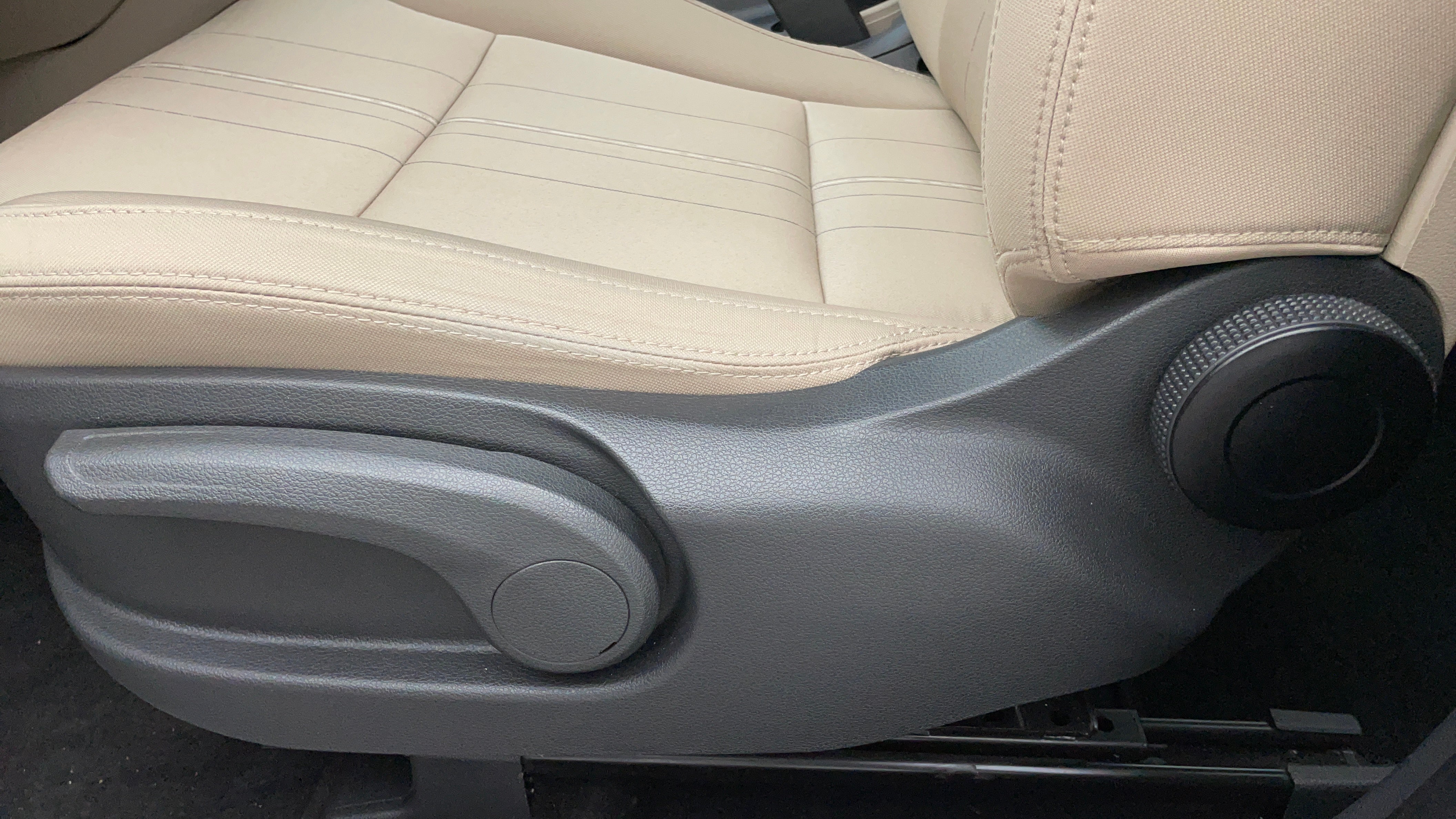 Hyundai Tucson-Driver Side Adjustment Panel