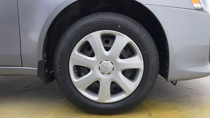 Mitsubishi Lancer-Right Front Tyre