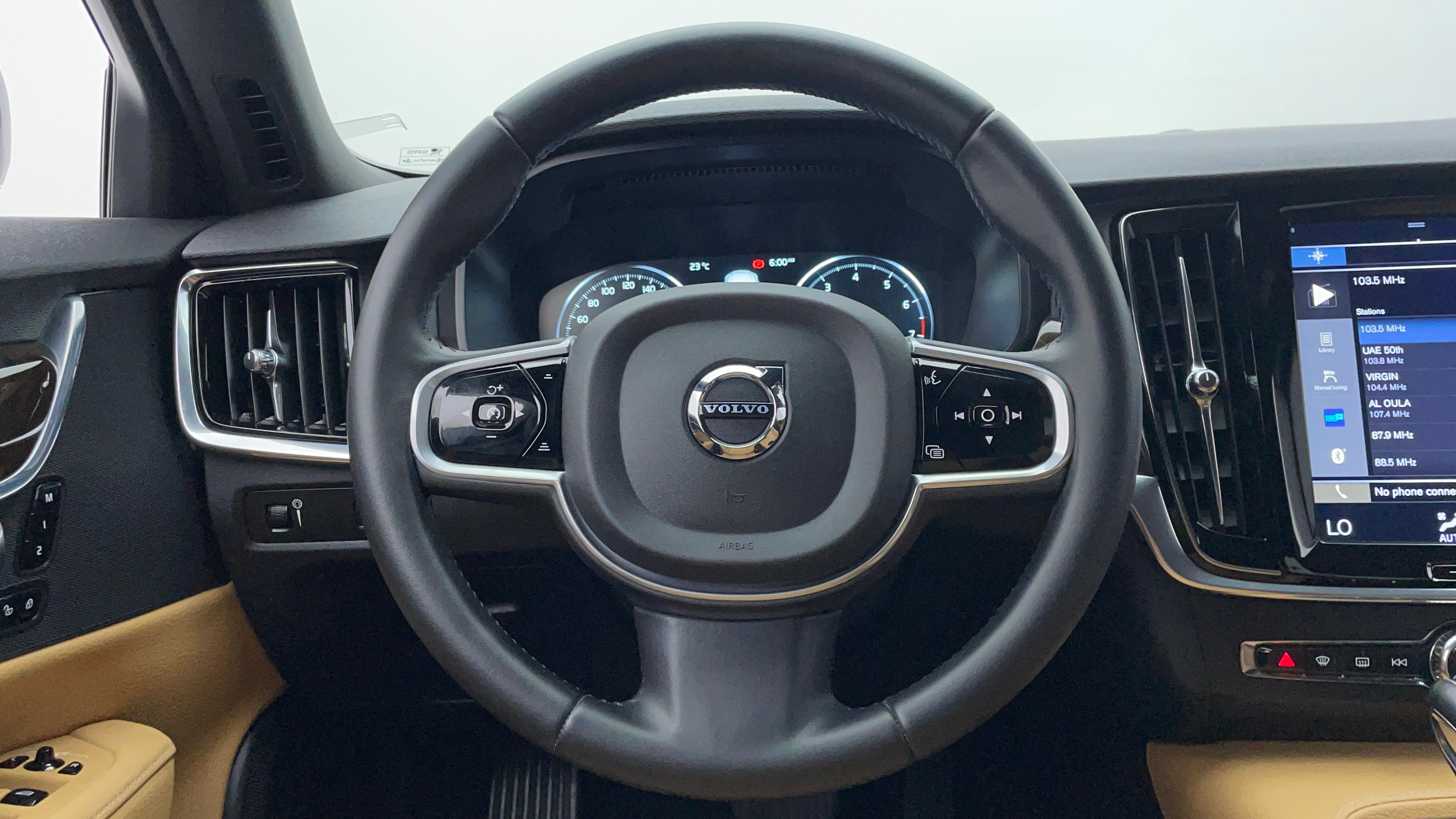 Volvo S90-Steering Wheel Close-up