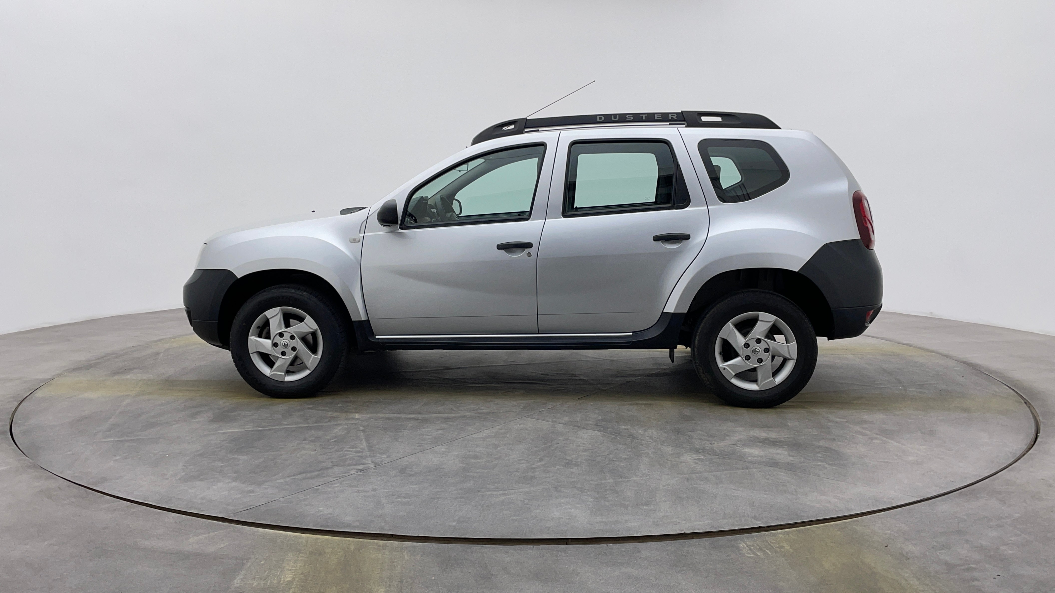 Renault Duster-Left Side View