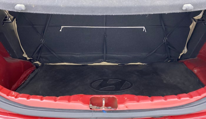 2014 Hyundai Eon MAGNA PLUS, Petrol, Manual, 31,639 km, Boot Inside View