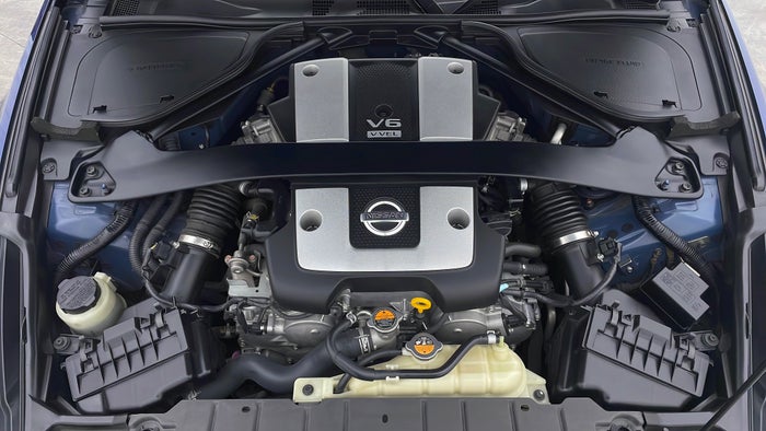 Nissan 370Z-Engine Bonet View