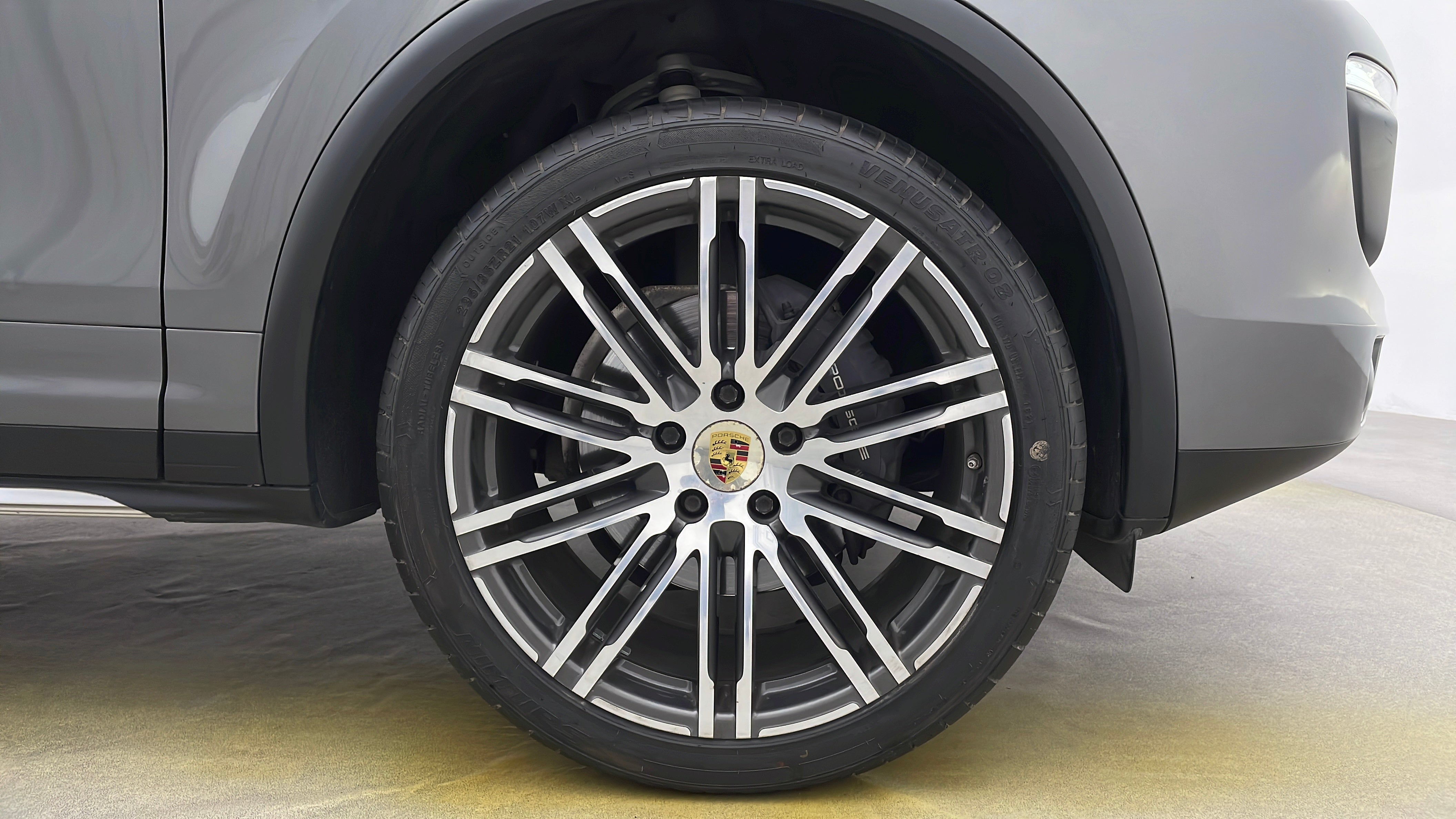 Porsche Cayenne-Right Front Tyre