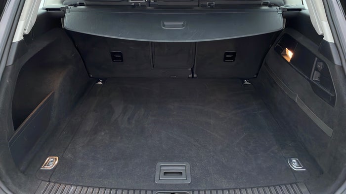 Volkswagen Touareg-Boot Inside View