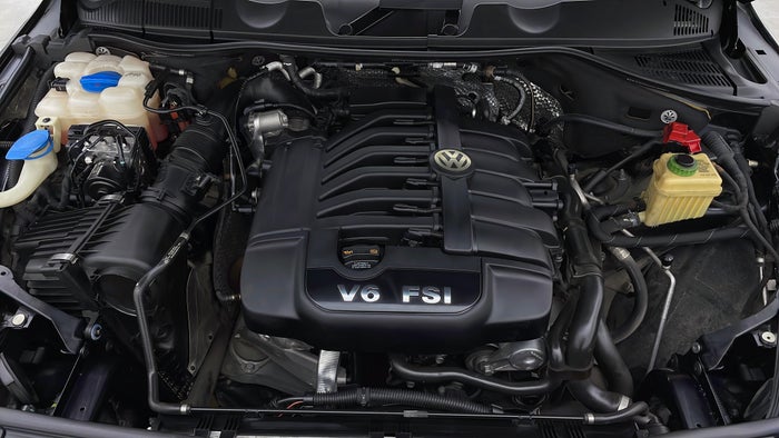 Volkswagen Touareg-Engine Bonet View